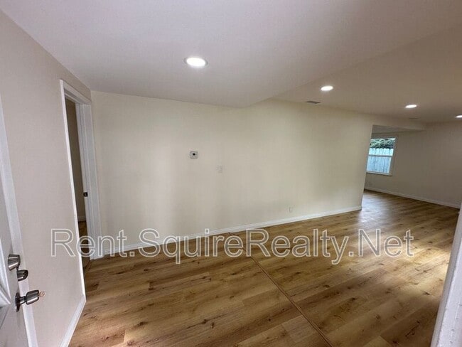 Building Photo - 747 E Benbow St