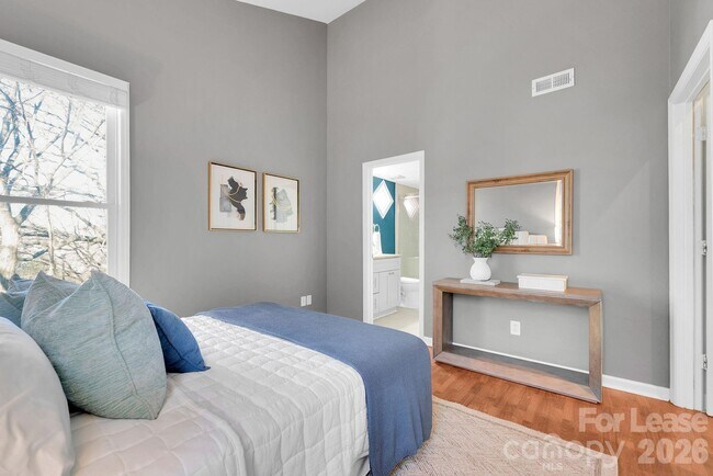 Building Photo - 300 S Cedar St