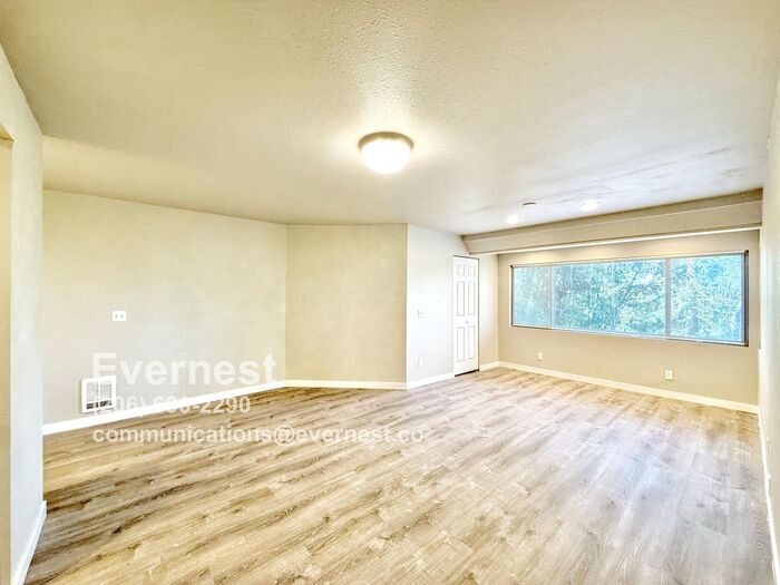 Building Photo - 12543 NE 23rd Pl