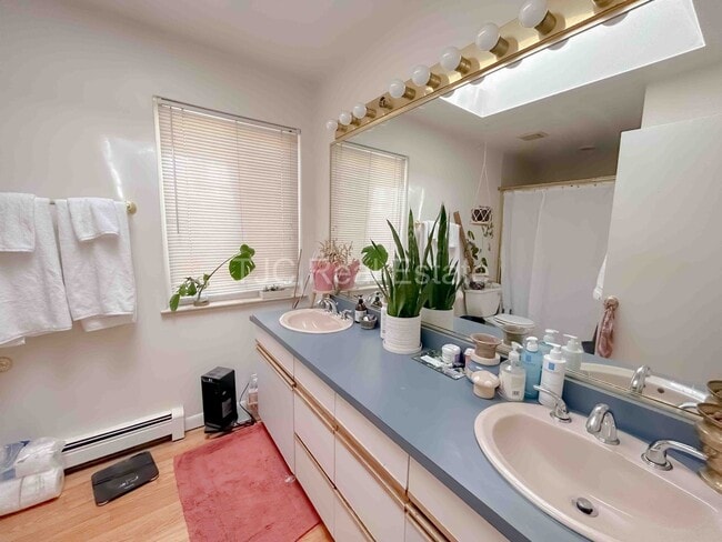 Building Photo - 1939 Olive St