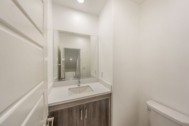 Building Photo - 216 Paramount