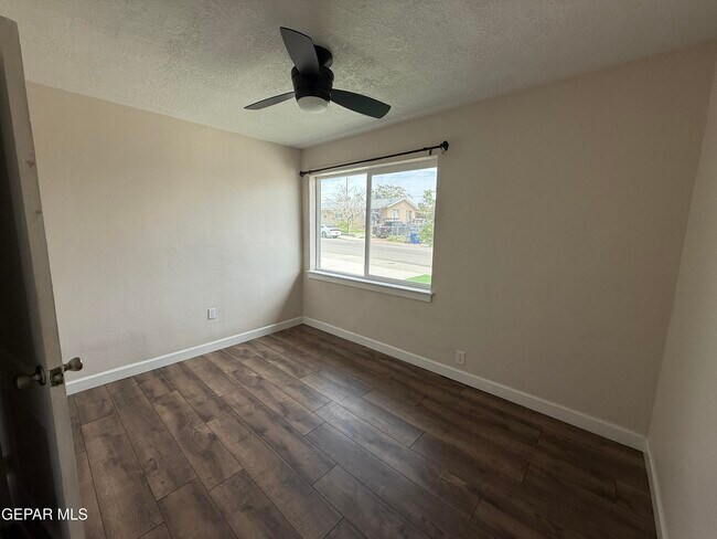 Building Photo - 1109 Huckleberry St