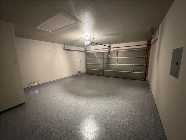 Building Photo - 1307 Lakeside Loop