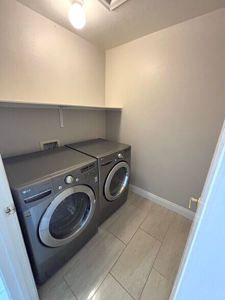 Laundry room - 4166 E Silverwood Dr