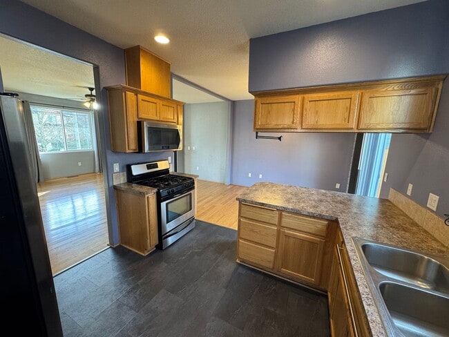 Building Photo - Spacious 4 Bedroom Home in SW Corvallis – $2,995/month