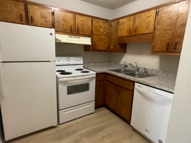 Building Photo - 475 Rustwood Dr