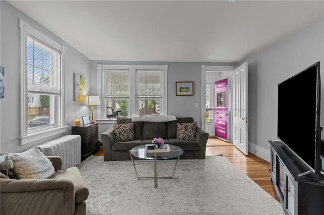 Building Photo - 44 Bedlow Ave