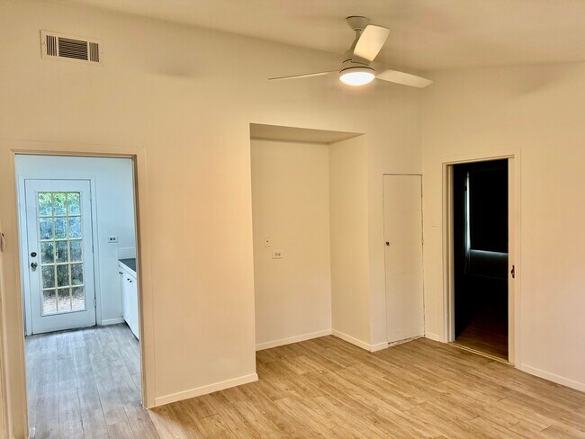 Den - 3914 Ella Blvd