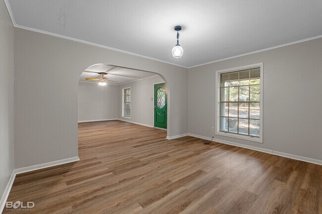 Building Photo - Country LIving!! MOVE IN SPECIAL HALF OFF ...