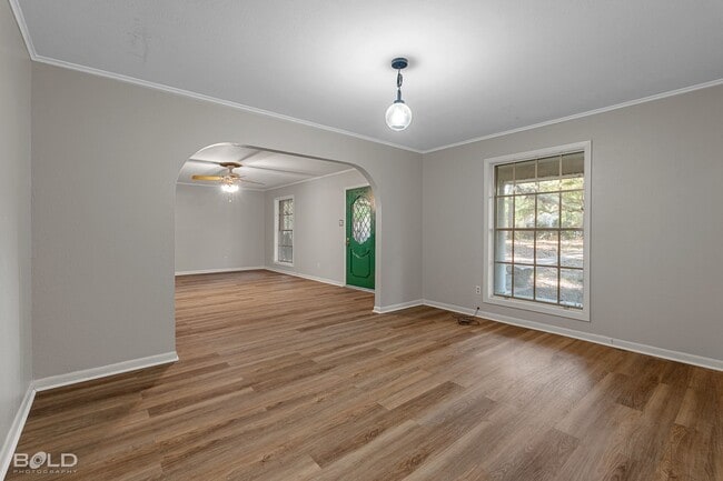 Building Photo - Country LIving!! MOVE IN SPECIAL HALF OFF FIRST MONTHS RENT