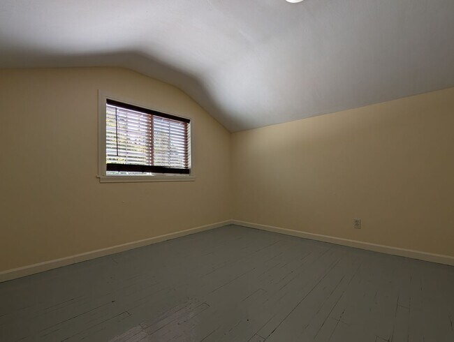 Building Photo - 890 E 29th Ave