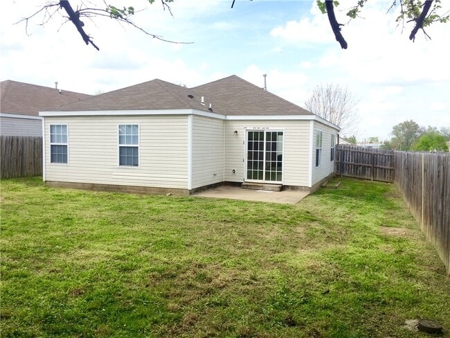 Building Photo - 605 Cedarbrook Ct