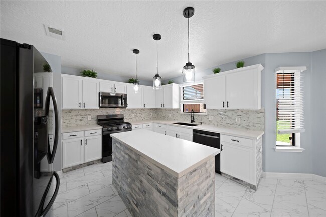 Building Photo - 16307 Split Willow Dr