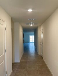 Building Photo - Spacious 4-Bedroom Home in Desirable North...