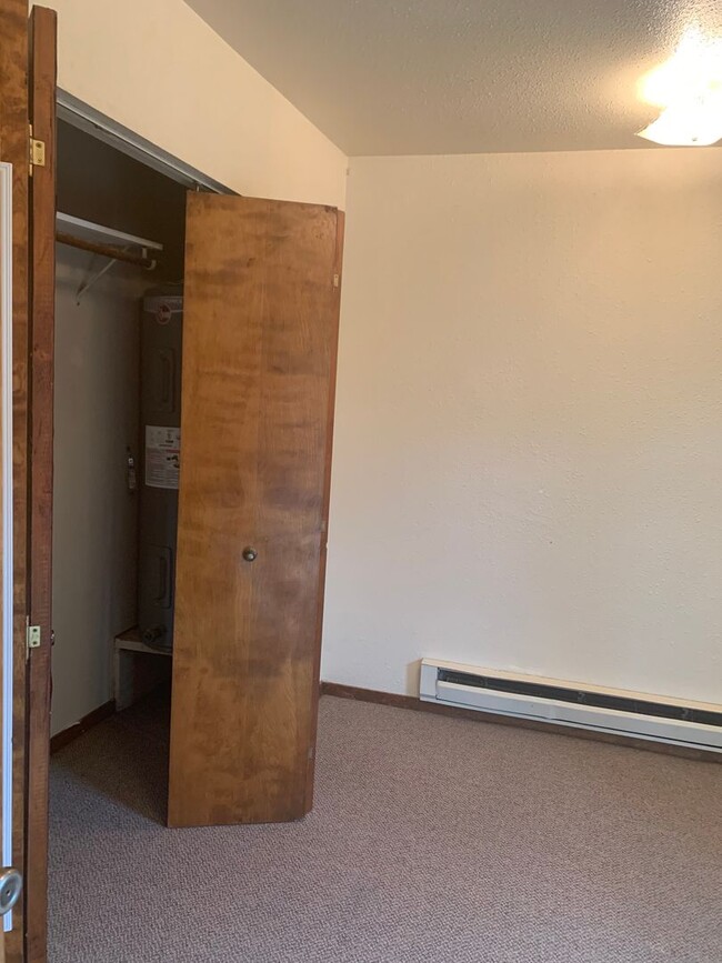 Building Photo - Available Now!  One level 2 Bedroom and 2 Bath Home