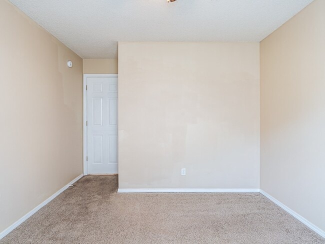 Building Photo - 306 Parkcrest Dr
