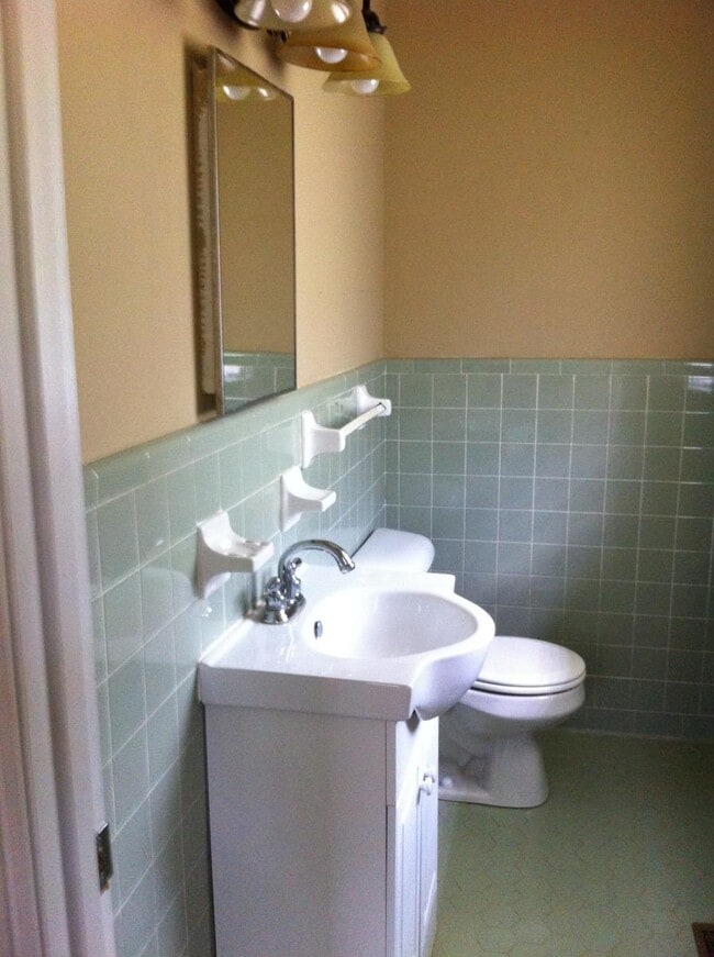 Building Photo - 104 Walker Ave