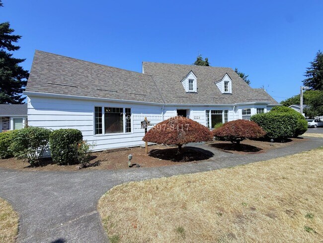 Building Photo - 1401 SE 130th Ave