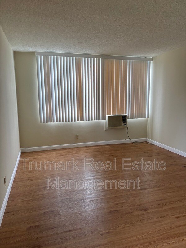 Building Photo - 3830 Orangedale Ave