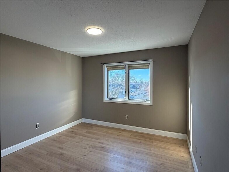 Building Photo - 724 Beverage Hill Ave