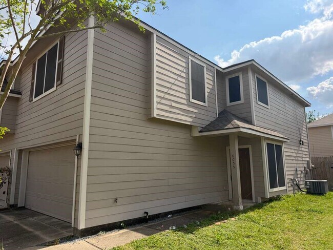 Building Photo - 6055 Yorkglen Manor Ln