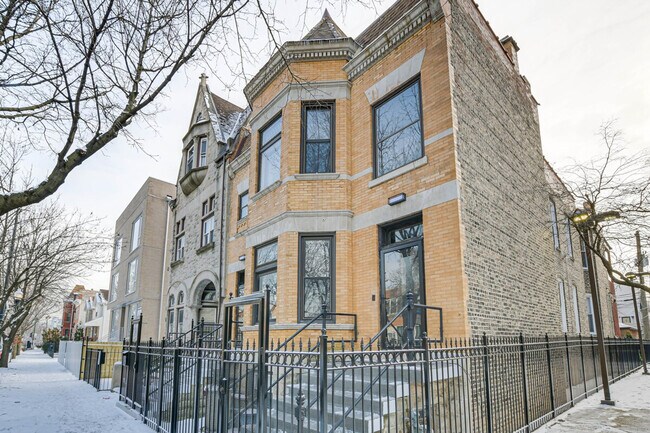 Building Photo - 2033 W Washington Blvd