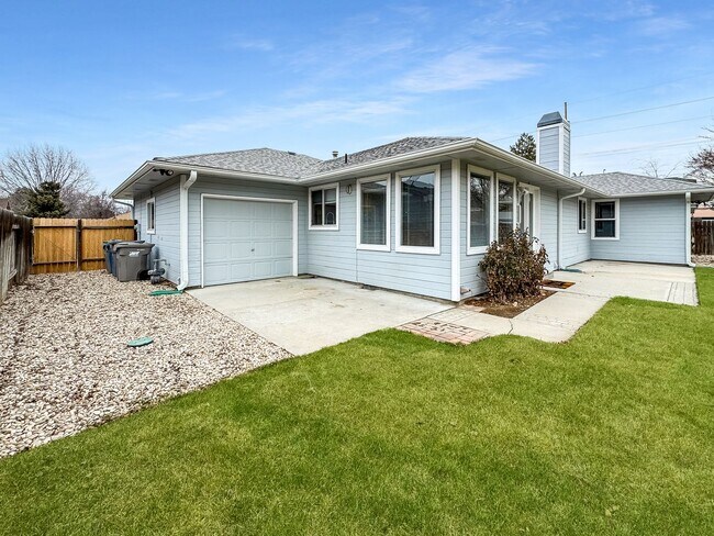 Building Photo - Spacious 3-Bedroom Home with 3-Car Garage, Fenced Yard & Easy Commute to Downtown Boise & BSU