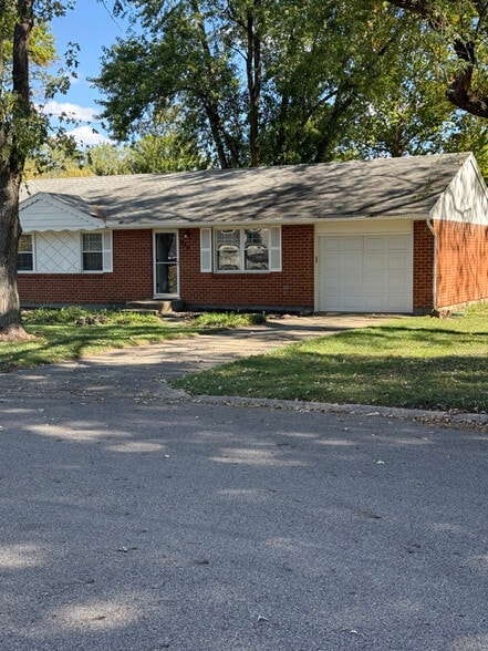 Primary Photo - 215 Gardendale Dr