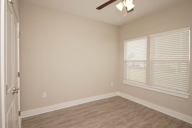 Building Photo - Great Location in Freeport