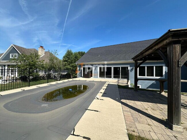 Building Photo - 2105 Hendon Way
