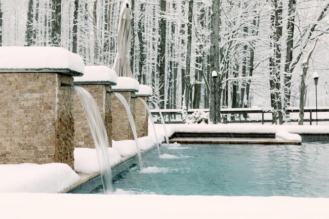 Building Photo - 565 Schaeffer Loop