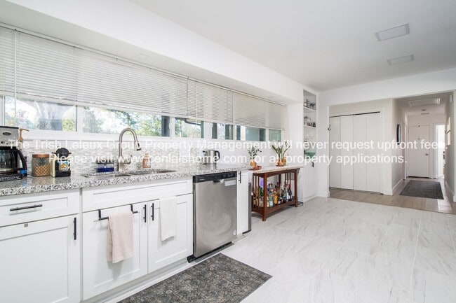 Building Photo - 3 Bed in Alexandria Available