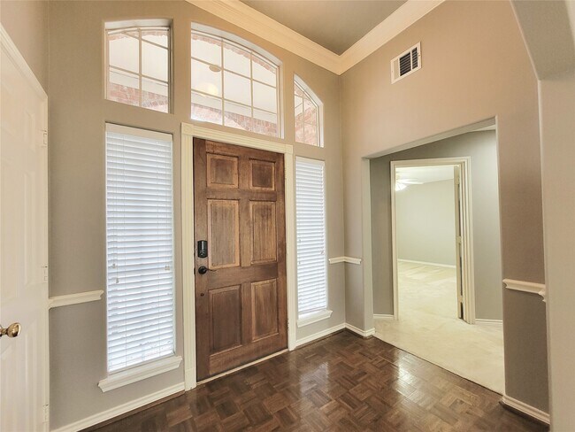 Building Photo - 309 Rolling Hills Dr W