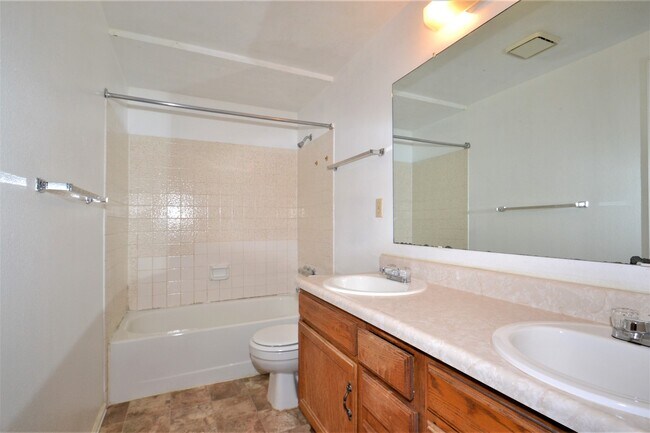 Building Photo - $1363 | 2BR/1BA Duplex | Cozy Home Near Be...