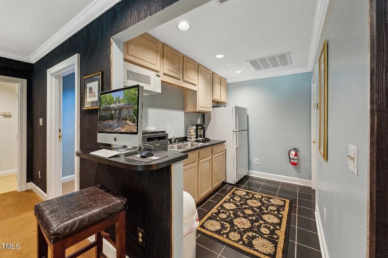 Building Photo - 11470 Club Dr