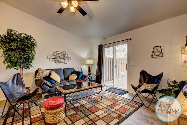 Building Photo - Emily Townhouses STR