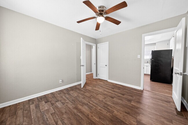 Building Photo - 2848 Blan St