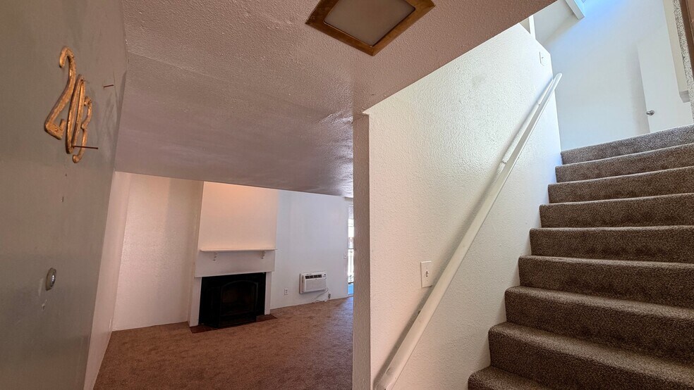 Building Photo - 5027 Guava Ave