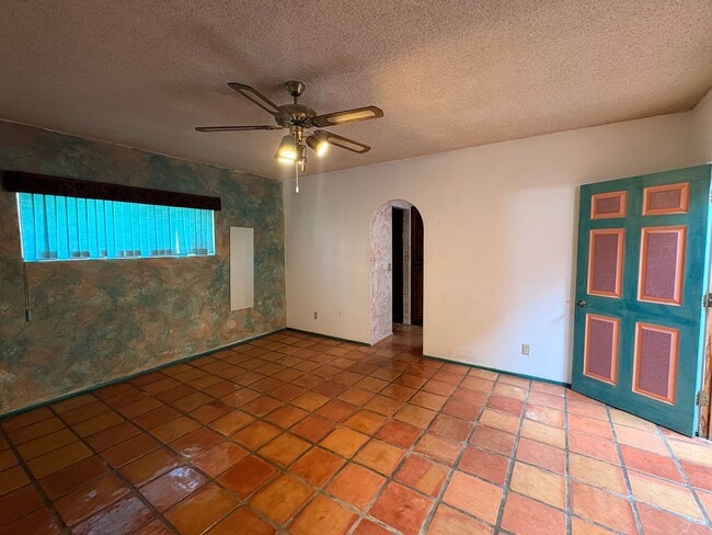 Building Photo - 3 Bed 2 Bath Historic Southern Home