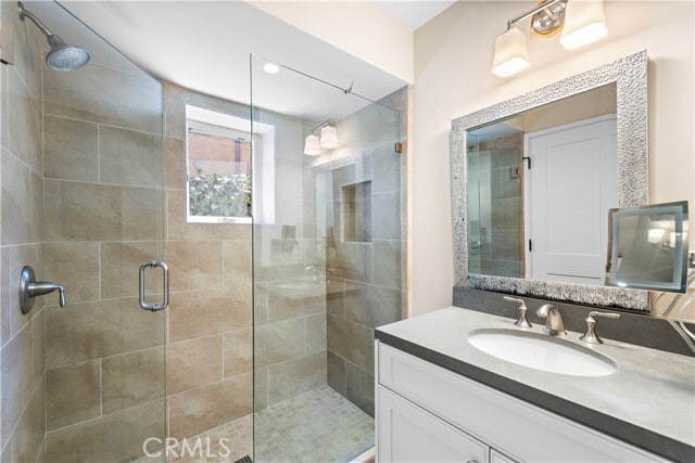 Building Photo - 826 Cliff Dr