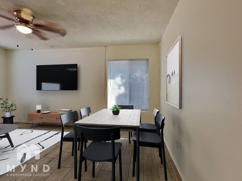 Building Photo - 5643 W Golden Ln