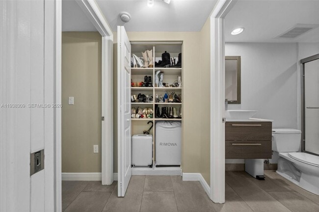 Building Photo - 1755 E Hallandale Beach Blvd