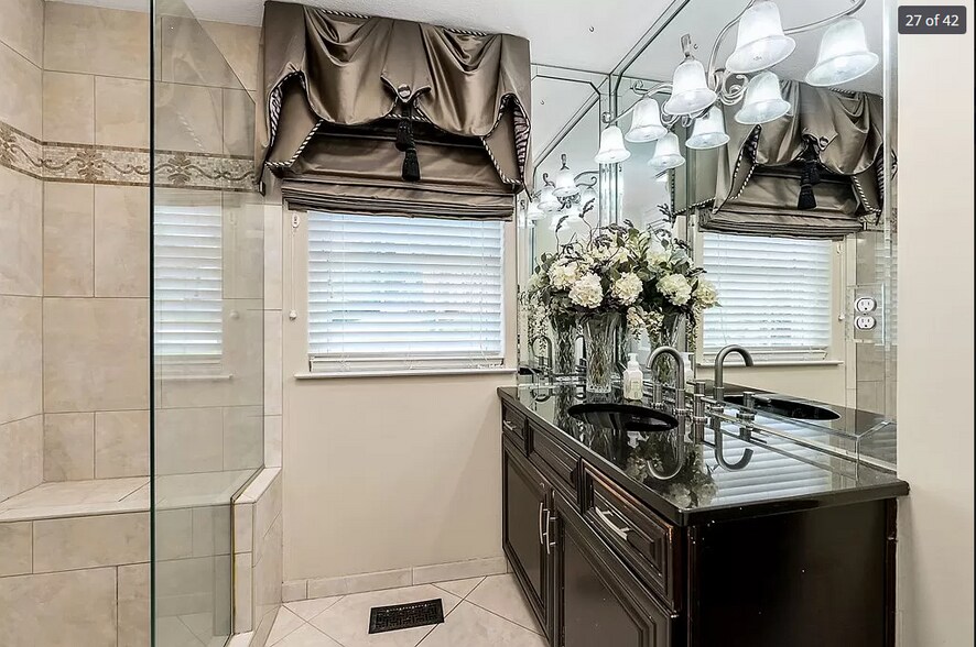 Building Photo - 570 E 6th St