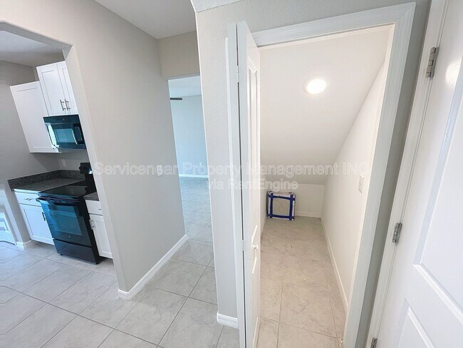 Building Photo - 7029 Samuel Ivy Dr