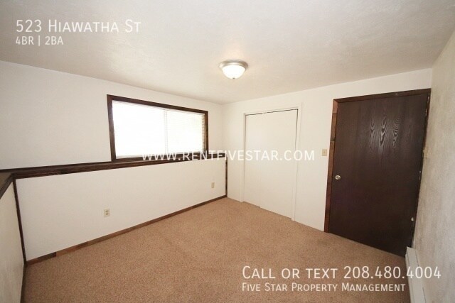 Building Photo - 523 Hiawatha St