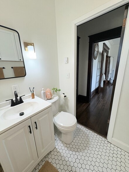 Bathroom - 2900 NE Tyler St