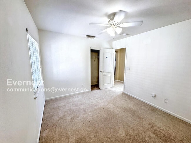 Building Photo - 246 W Recreo Way