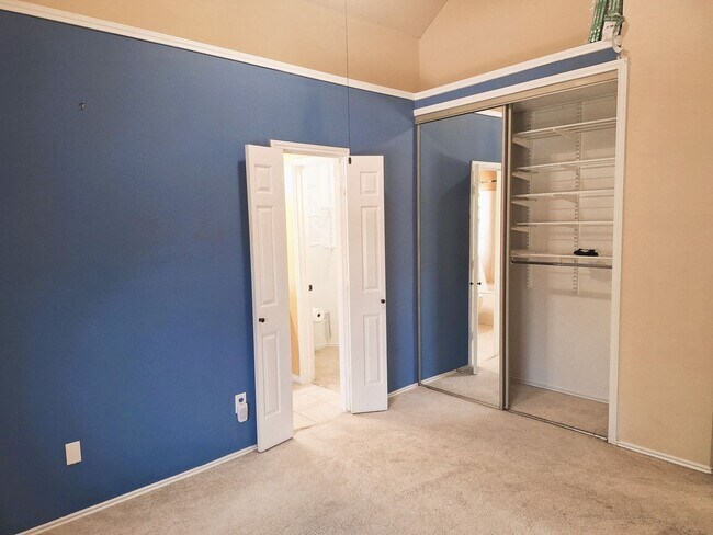 Building Photo - 408 Santa Fe Trail