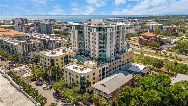 Building Photo - 400 4th Ave S