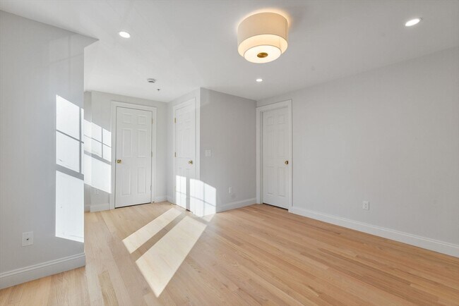 Building Photo - 7 Chatham Way